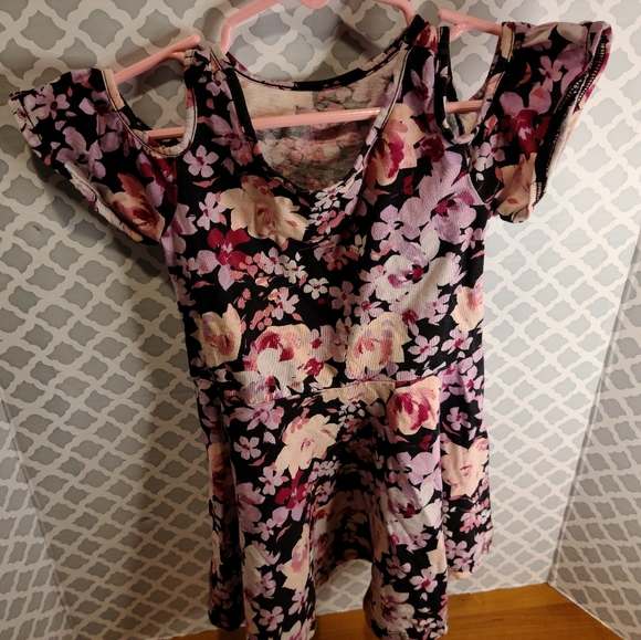 2 dresses - Picture 6 of 9